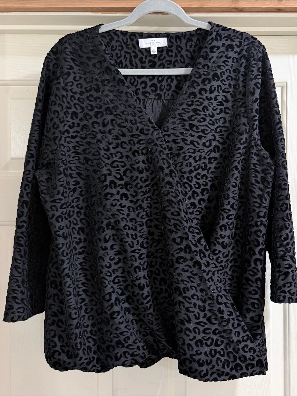 Black Leopard Print Womens Top Size XL 3/4 length sleeve textured blouse